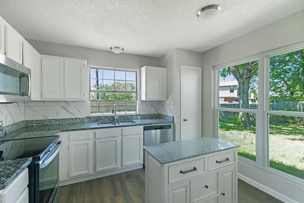 1019 Danforth Court Arlington, TX 76017 - Photo 14 of 37 a kitchen with granite countertop a sink and cabinets