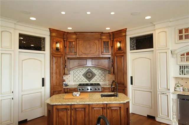 $3,200,000 | 27596 Highland Circle, Olathe, KS 66061