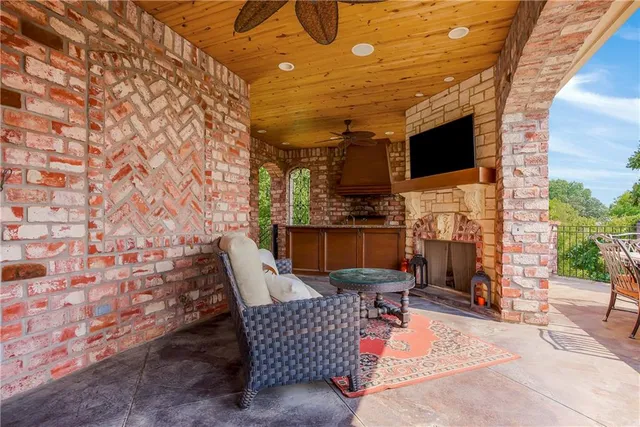 $3,200,000 | 27596 Highland Circle, Olathe, KS 66061