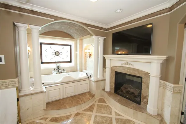 $3,200,000 | 27596 Highland Circle, Olathe, KS 66061