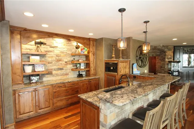 $3,200,000 | 27596 Highland Circle, Olathe, KS 66061