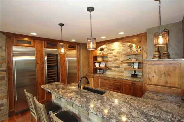 $3,200,000 | 27596 Highland Circle, Olathe, KS 66061