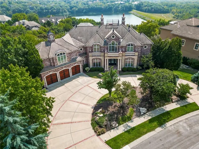 $3,200,000 | 27596 Highland Circle, Olathe, KS 66061