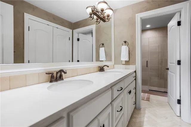 $3,200,000 | 27596 Highland Circle, Olathe, KS 66061