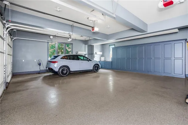 $3,200,000 | 27596 Highland Circle, Olathe, KS 66061