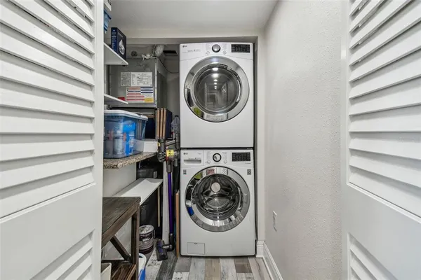 a view of a bedroom with washer and dryer