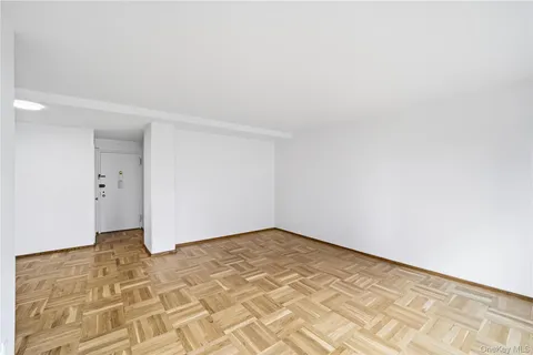 $449,999 | 21-41 34th Avenue, Unit 7B | Astoria