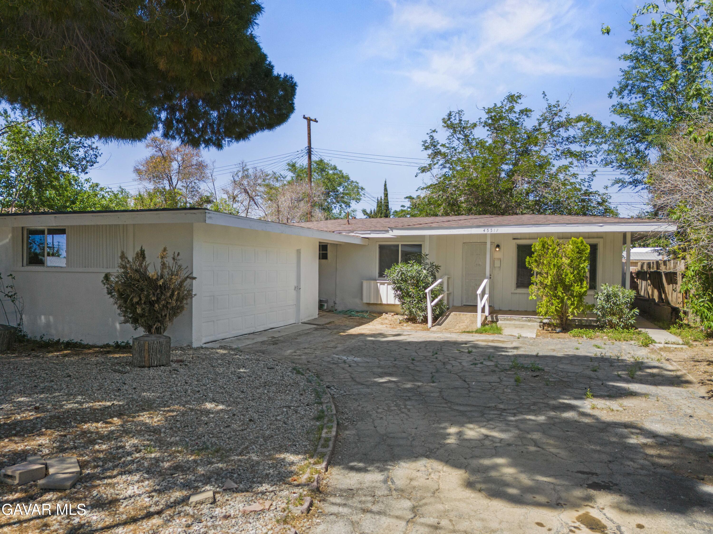 45517 Kingtree Avenue Lancaster, CA 93534 - Photo 4 of 51 DJI_20250514110601_0384_D