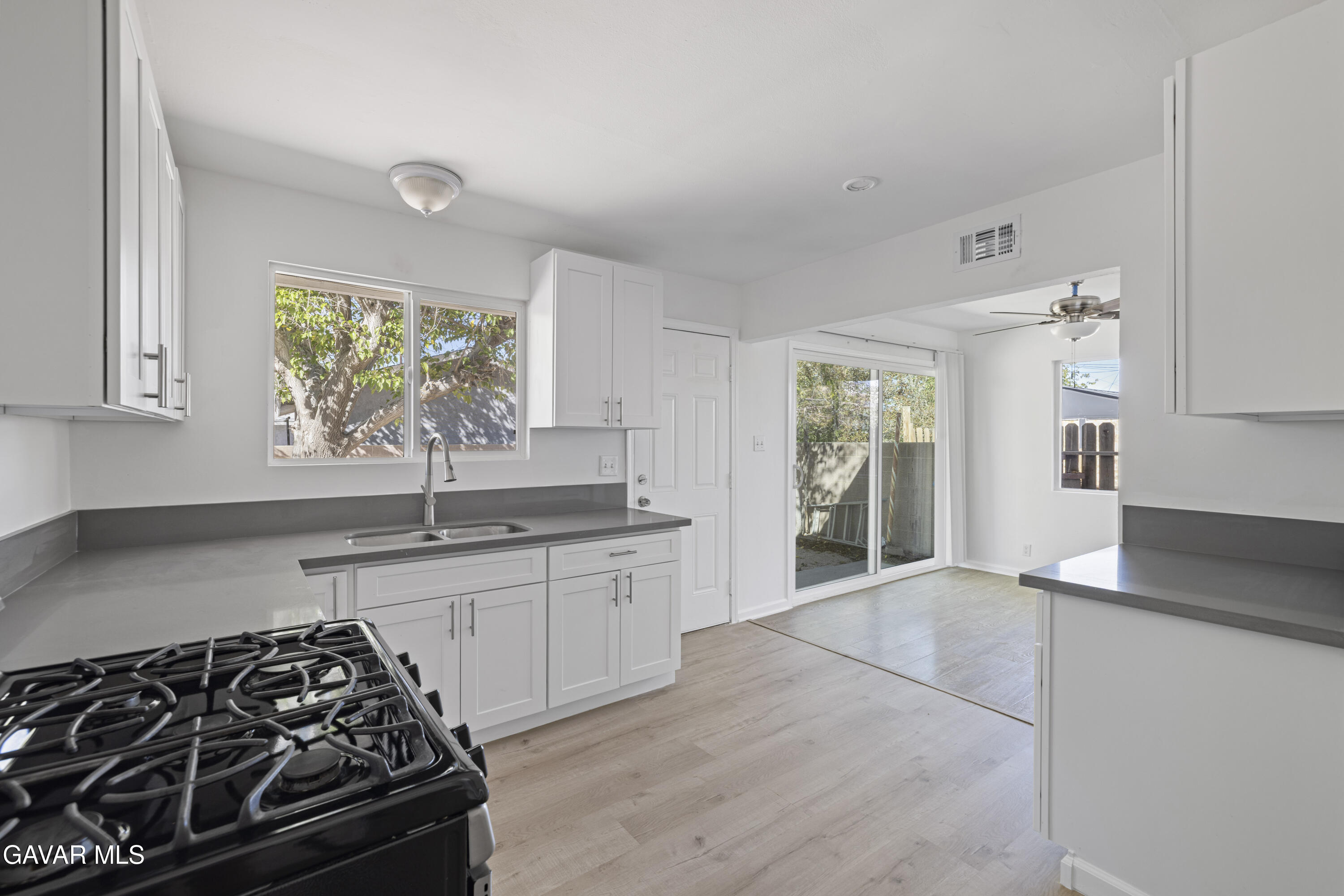 45517 Kingtree Avenue Lancaster, CA 93534 - Photo 10 of 51 IMG_0947