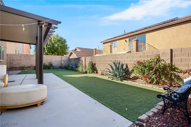 $565,000 | 998 Lone Pine River Avenue, Henderson, NV 89002