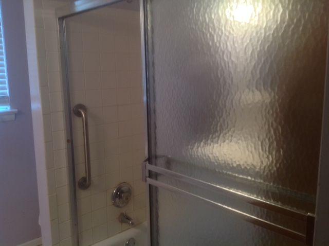 5023 Swan Road Chattanooga, TN 37416 - Photo 10 of 22 hall bathtub