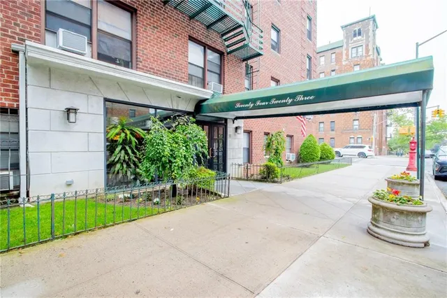 $488,000 | 7423 Ridge Boulevard, Unit 2B | Bay Ridge