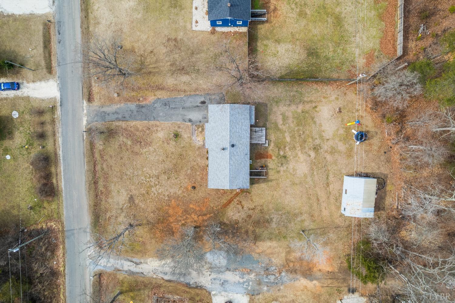 463 Eldon Road Appomattox, VA 24522 - Photo 2 of 32 a bathroom with a shower
