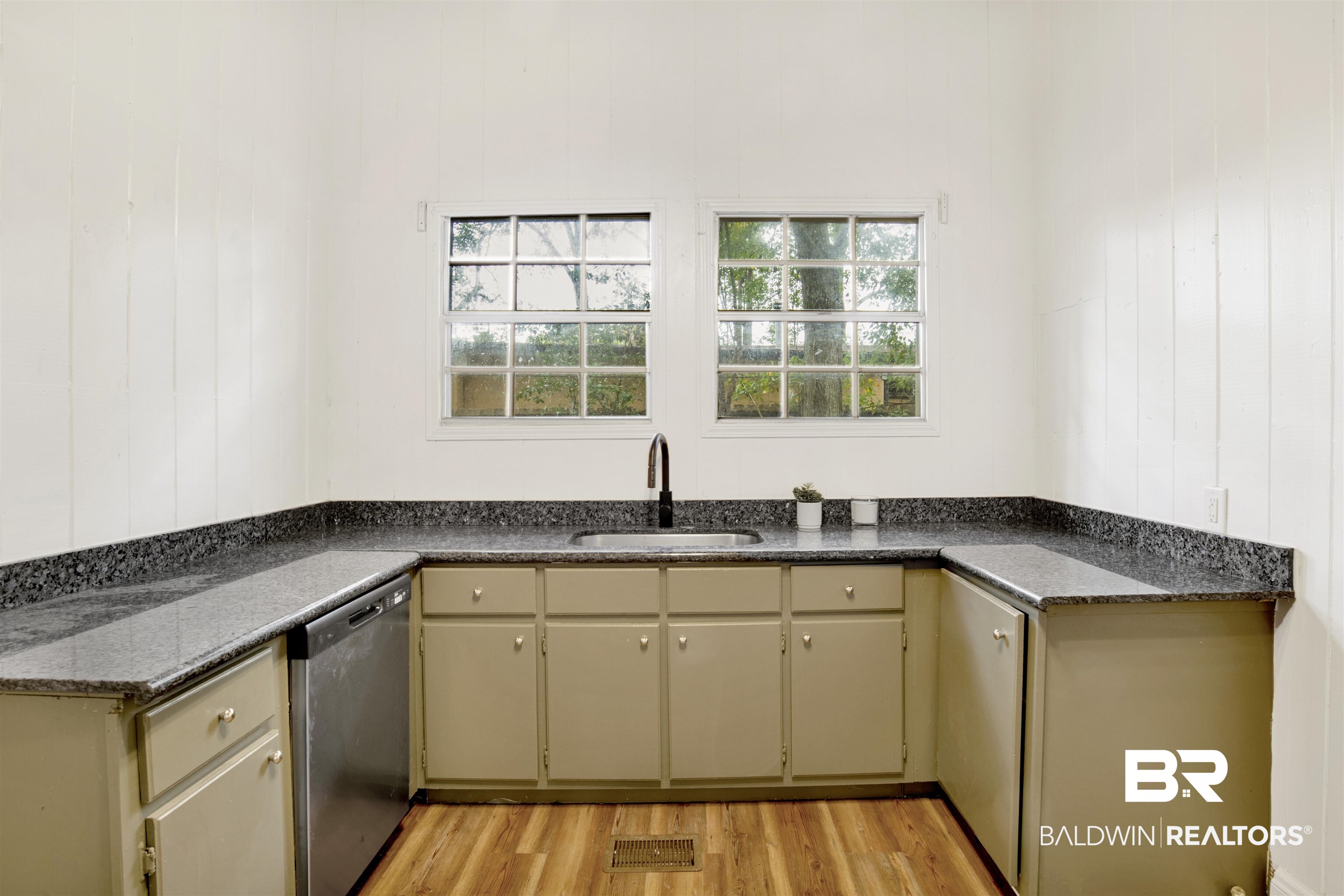 11 Van Heuval Street Mobile, AL 36606 - Photo 22 of 33