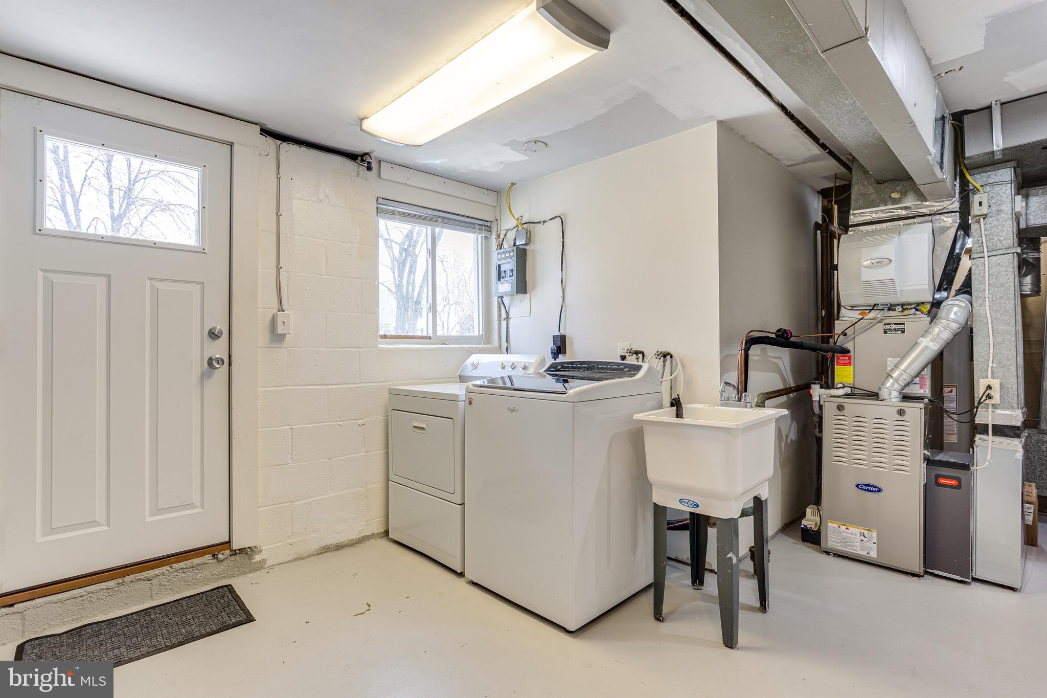 609 Denham Road Rockville, MD 20851 - Photo 28 of 32 LAUNDRY