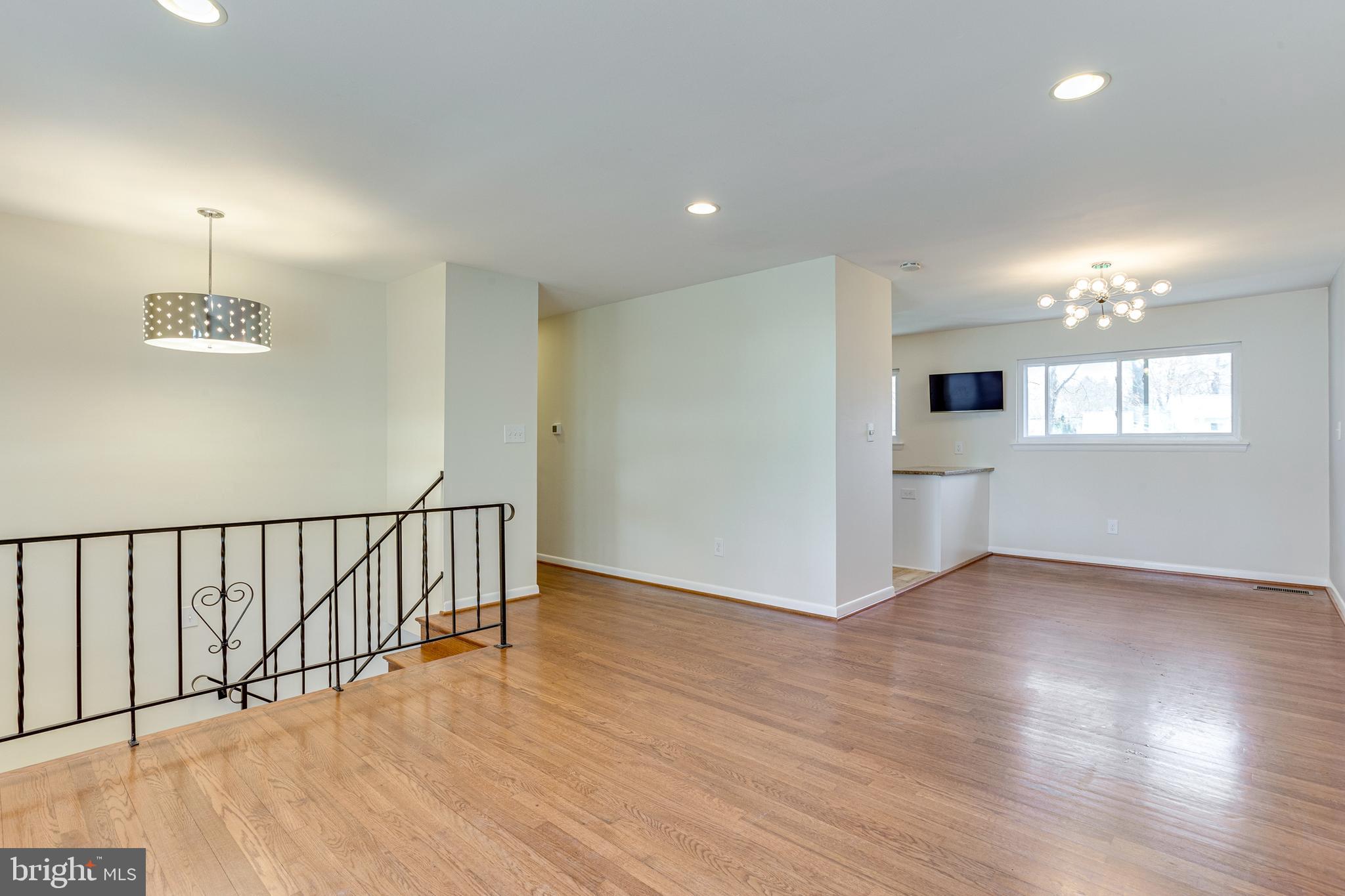 609 Denham Road Rockville, MD 20851 - Photo 4 of 32 LIVING ROOM