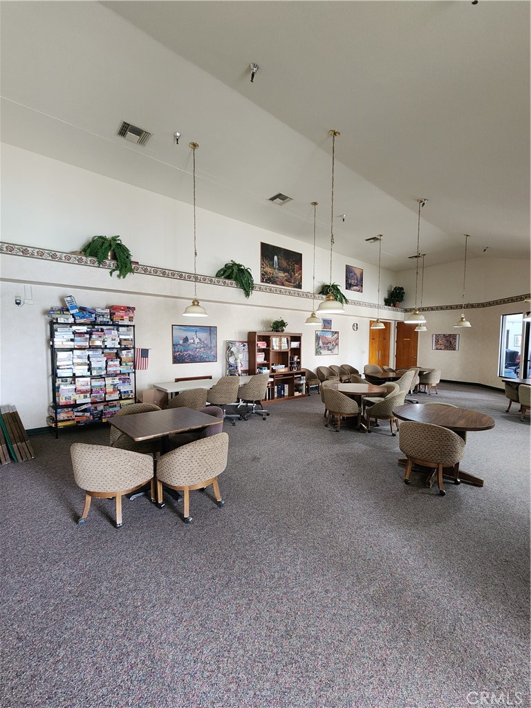 1295 South Cawston Avenue, Unit 267 Hemet, CA 92545 - Photo 24 of 34 Community lounge area