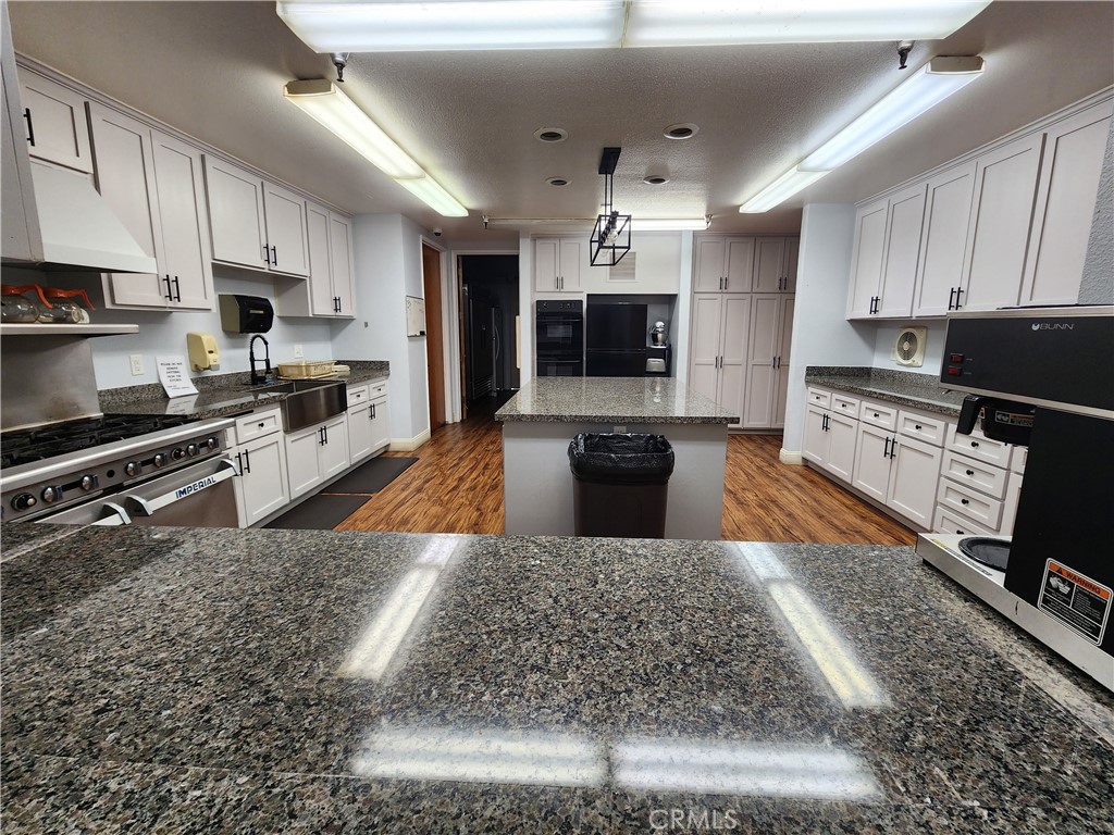 1295 South Cawston Avenue, Unit 267 Hemet, CA 92545 - Photo 26 of 34 Community Kitchen