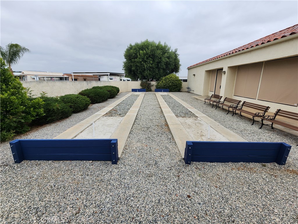 1295 South Cawston Avenue, Unit 267 Hemet, CA 92545 - Photo 31 of 34 Horseshoe pits
