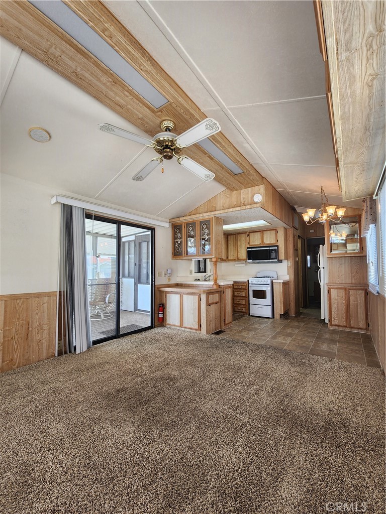 1295 South Cawston Avenue, Unit 267 Hemet, CA 92545 - Photo 6 of 34 Living room