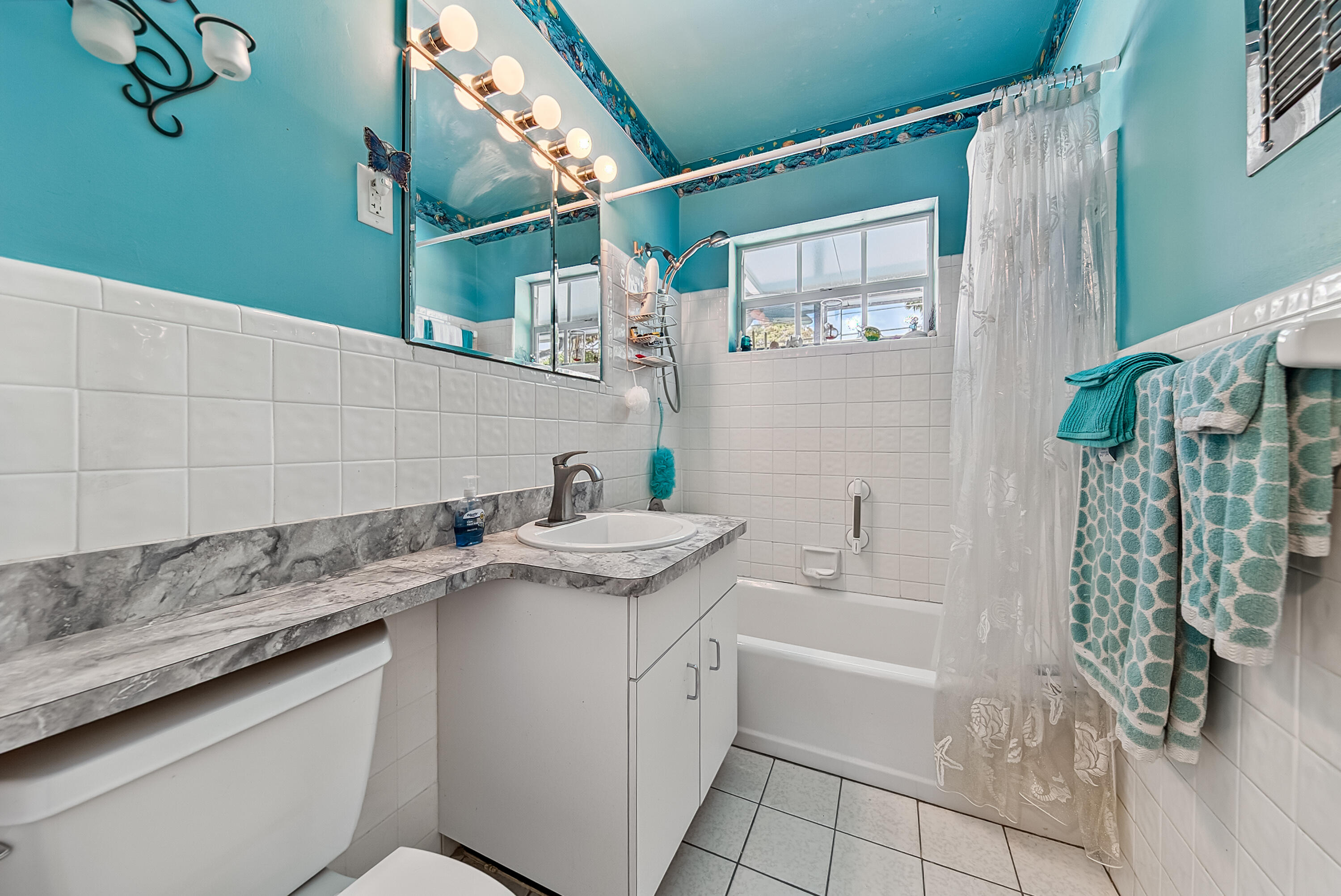 1131 Southwest 3rd Terrace Pompano Beach, FL 33060 - Photo 11 of 35 GUEST BATHROOM