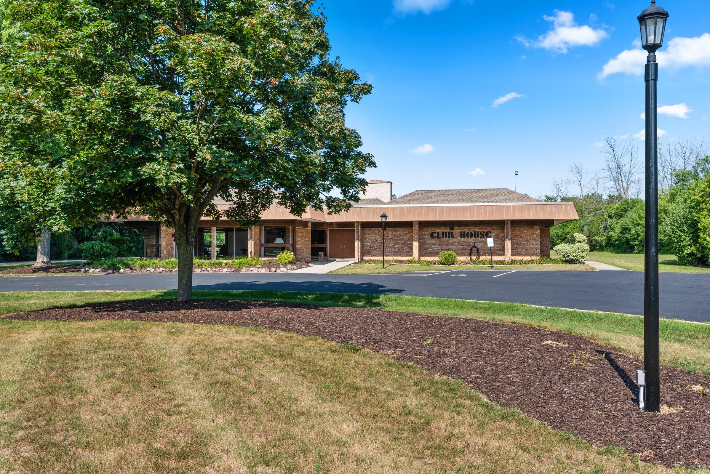 11936 West Mill Road, Unit 9 Milwaukee, WI 53225 - Photo 30 of 36 Club house