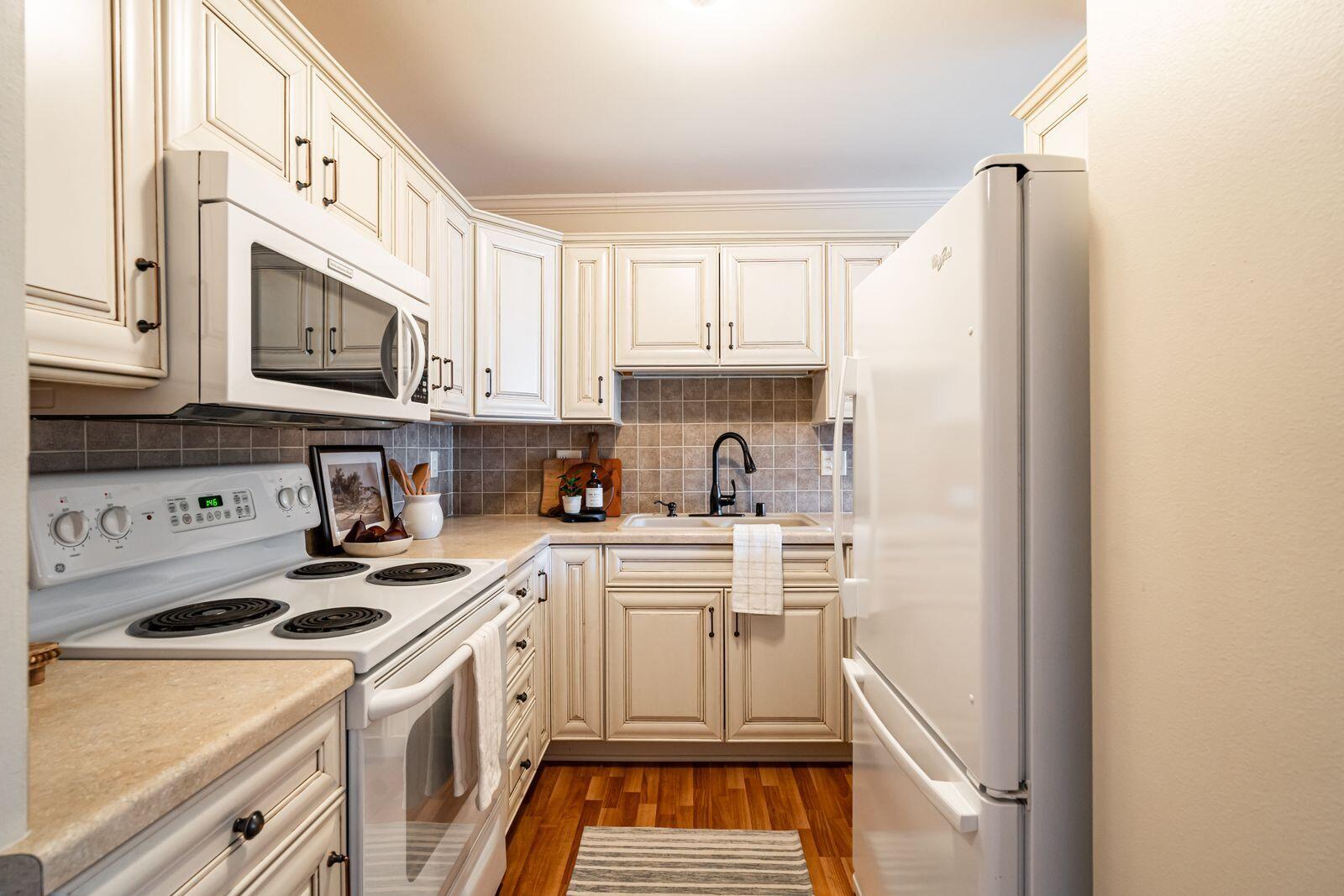11936 West Mill Road, Unit 9 Milwaukee, WI 53225 - Photo 8 of 36 Kitchen