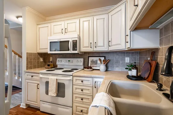 $165,000 | 11936 West Mill Road, Unit 9, Milwaukee, WI 53225