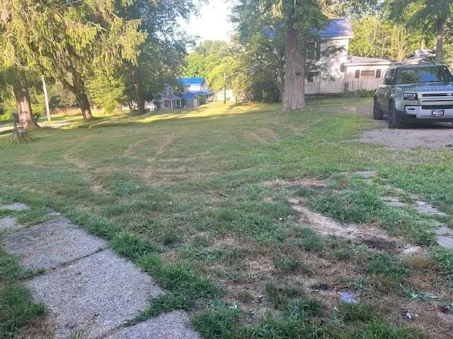 a view of a yard with a house