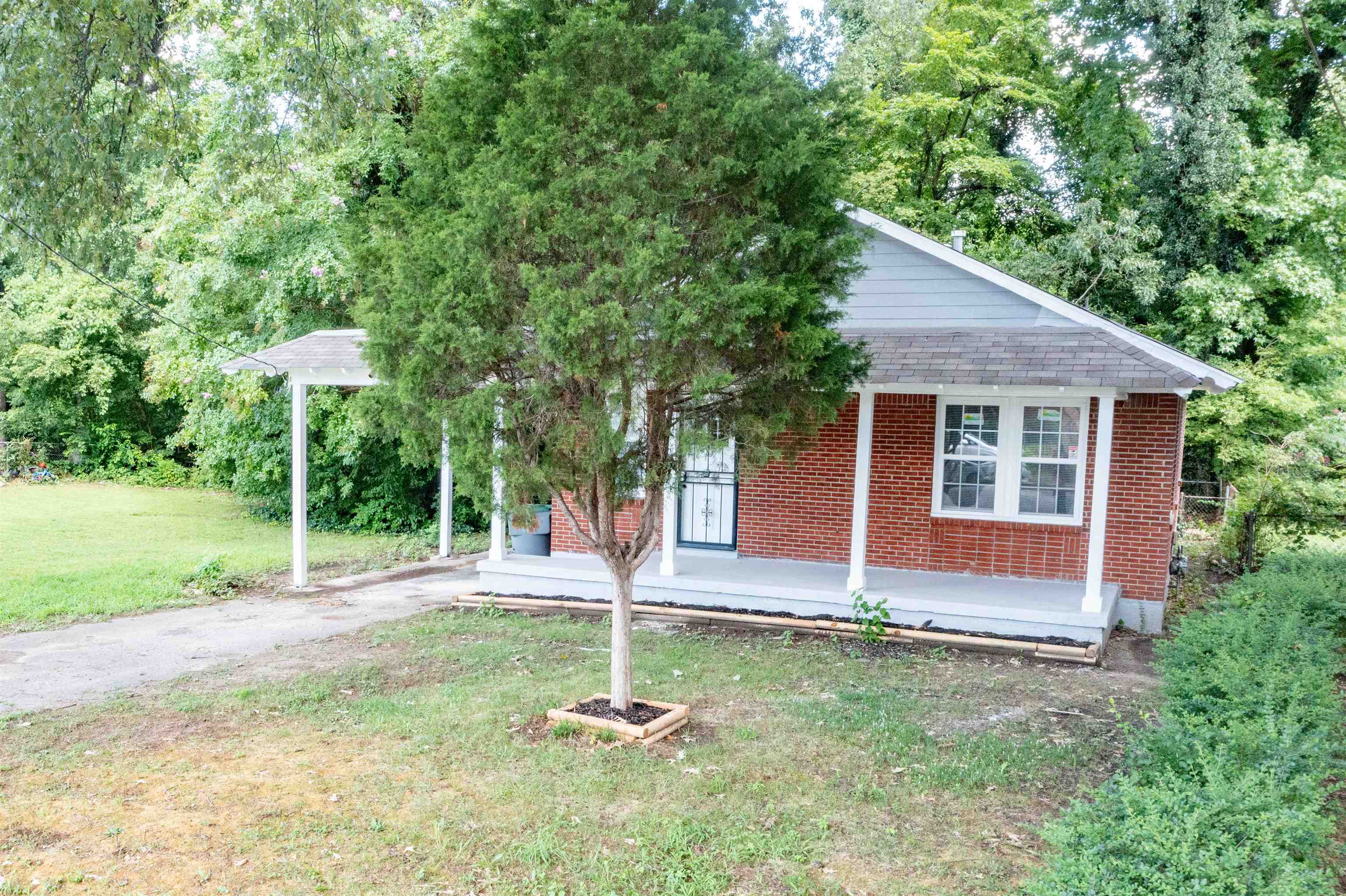 1452 Castalia Street Memphis, TN 38114 - Photo 3 of 24