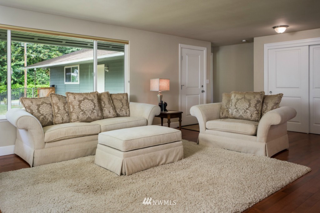 2301 Northeast 10th Street Renton, WA 98056 - Photo 2 of 17