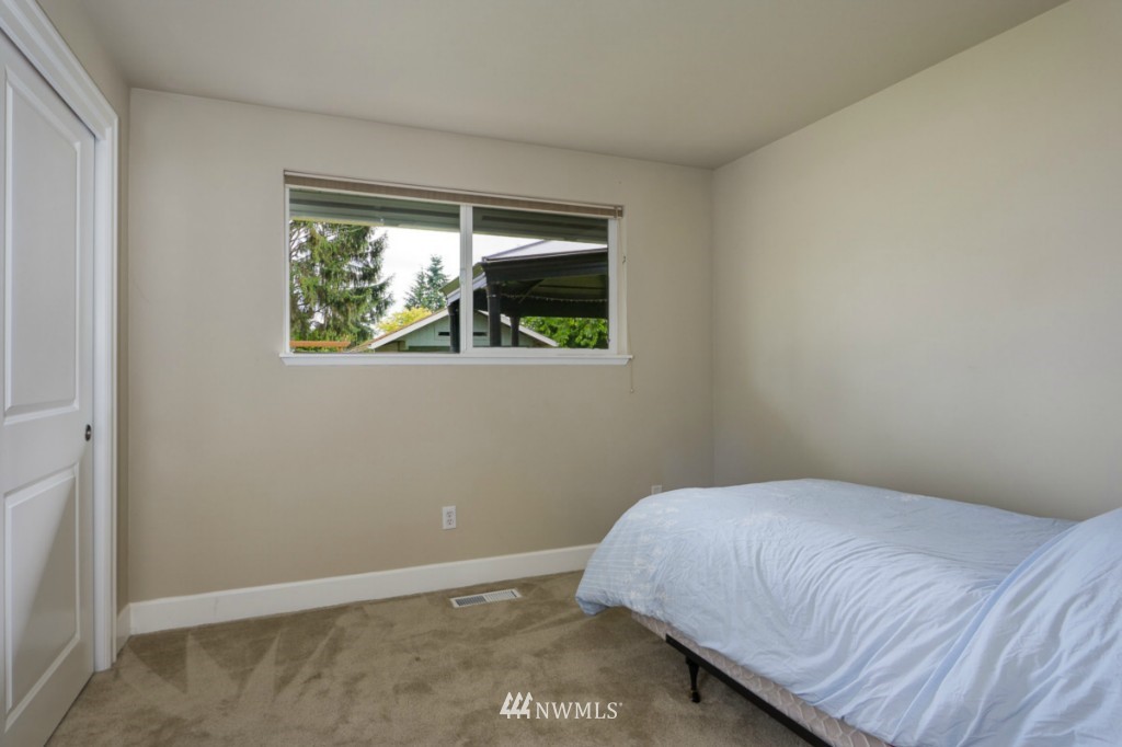 2301 Northeast 10th Street Renton, WA 98056 - Photo 11 of 17