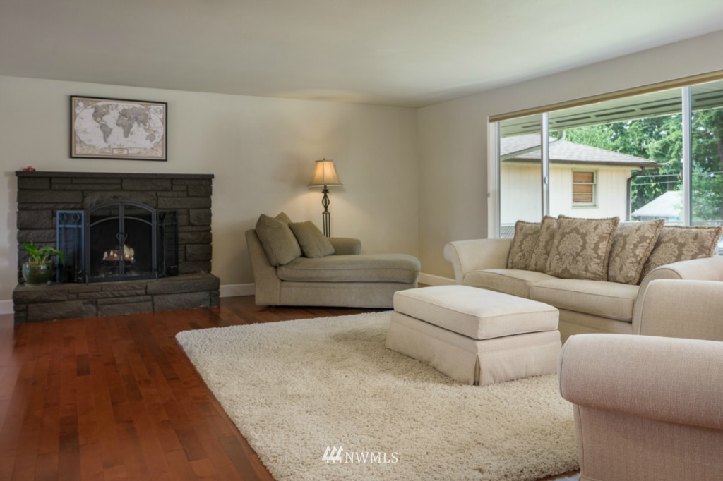 2301 Northeast 10th Street Renton, WA 98056 - Photo 3 of 17