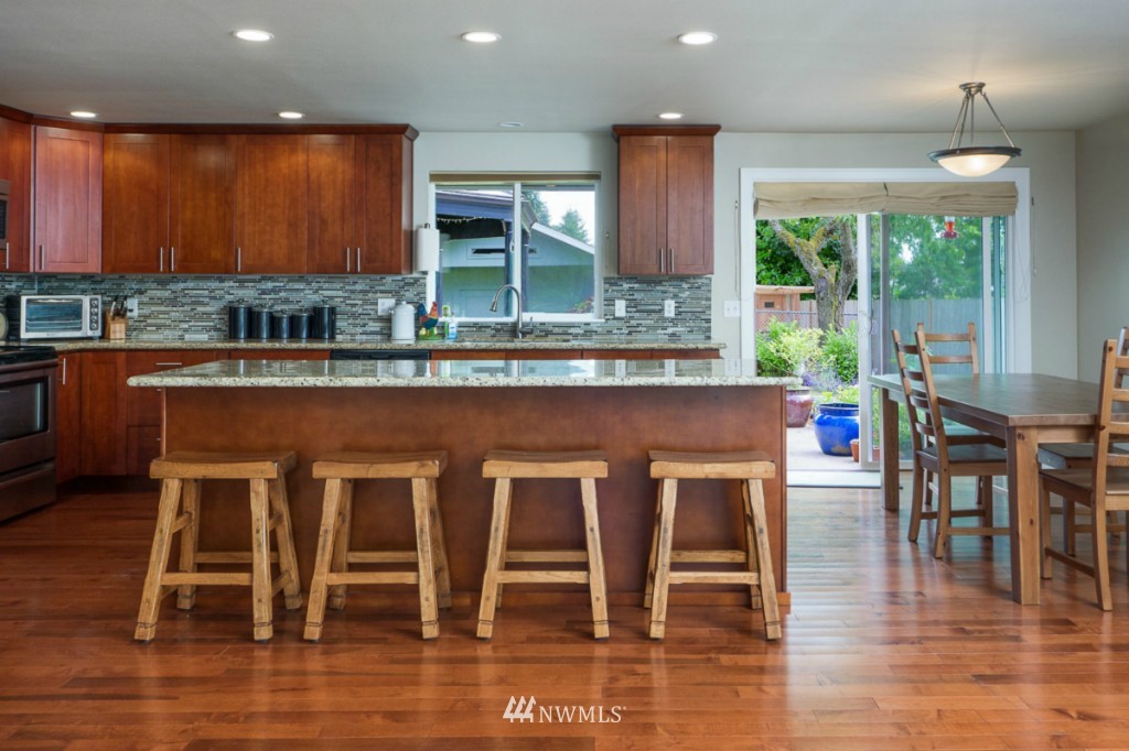 2301 Northeast 10th Street Renton, WA 98056 - Photo 5 of 17