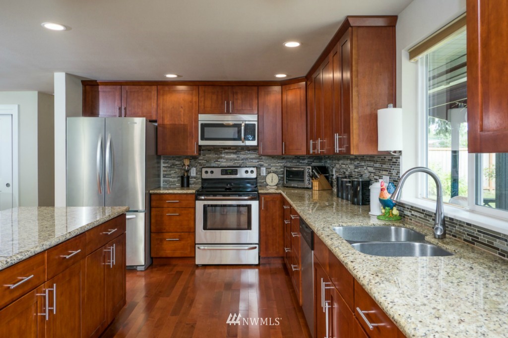 2301 Northeast 10th Street Renton, WA 98056 - Photo 7 of 17