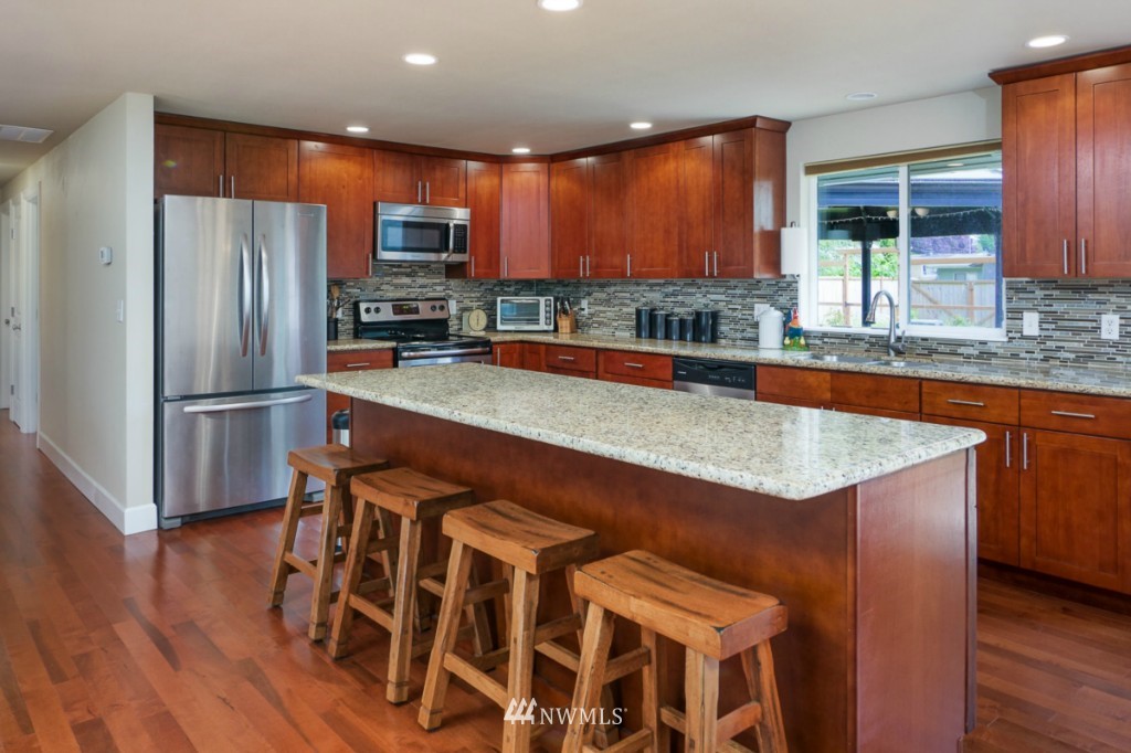 2301 Northeast 10th Street Renton, WA 98056 - Photo 8 of 17