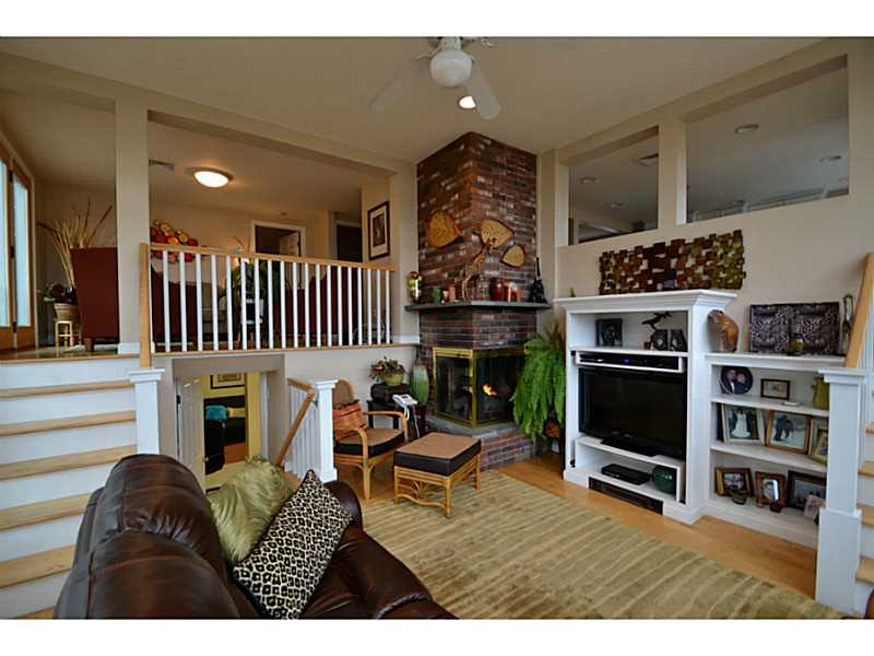 7 Bay Road Warren, RI 02885 - Photo 15 of 22 Den/Family/Great Room.