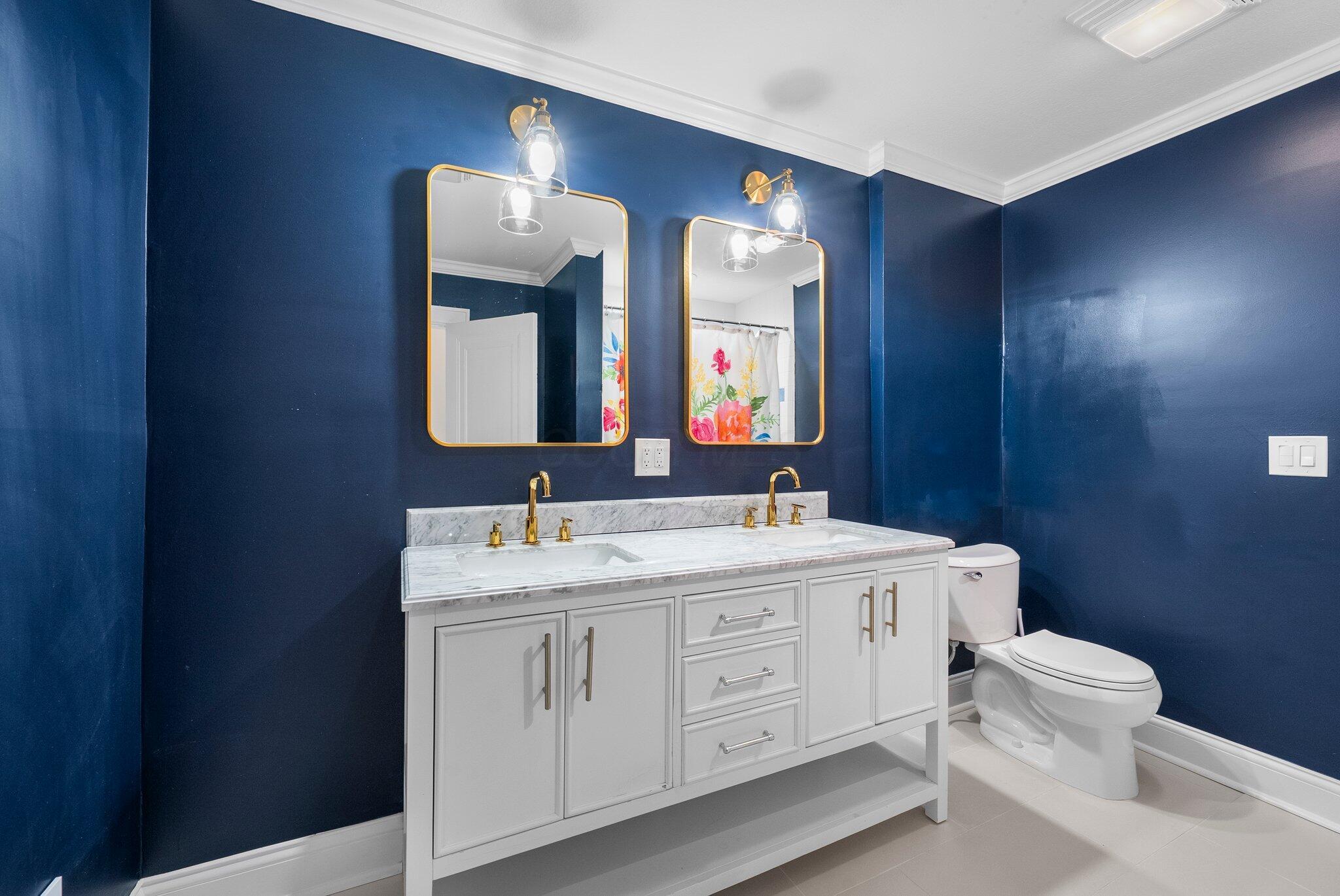 659 Vernon Road Columbus, OH 43209 - Photo 27 of 46 2nd Floor Guest Bath