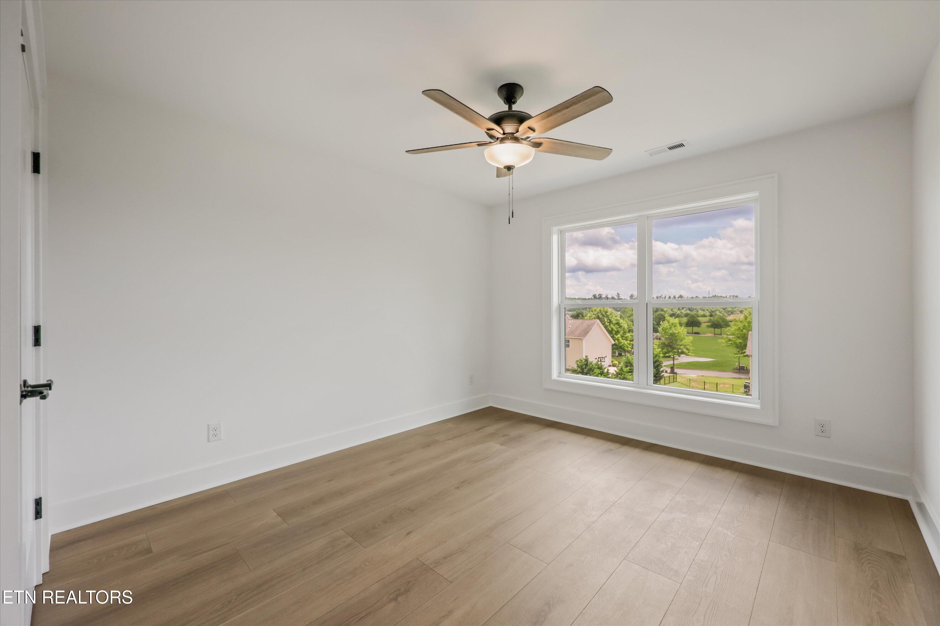 105 Mistletoeberry Road Oak Ridge, TN 37830 - Photo 38 of 60 103-105 Mistletoeberry Rd50