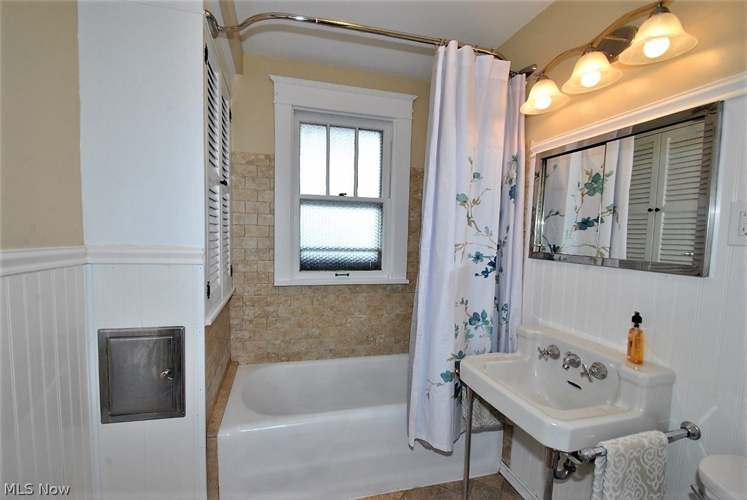 2456 Eaton Road Cleveland, OH 44118 - Photo 18 of 30 Updated shower with plenty of storage in this 1st floor bathroom.