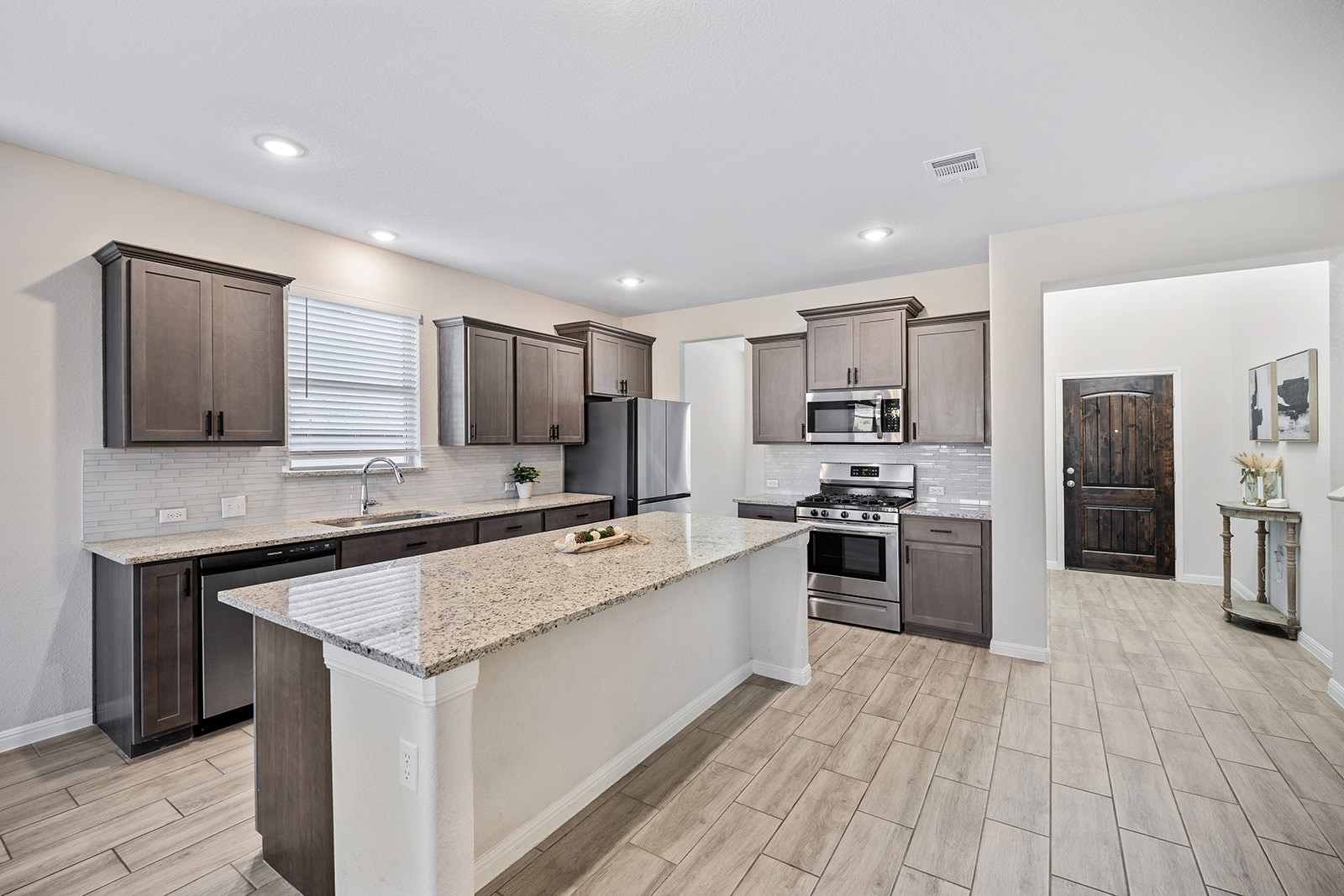 309 Greenway Drive Georgetown, TX 78628 - Photo 5 of 40