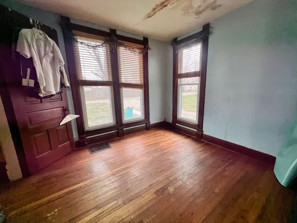 $38,900 | 315 West Main Street, Oakland, IL 61943