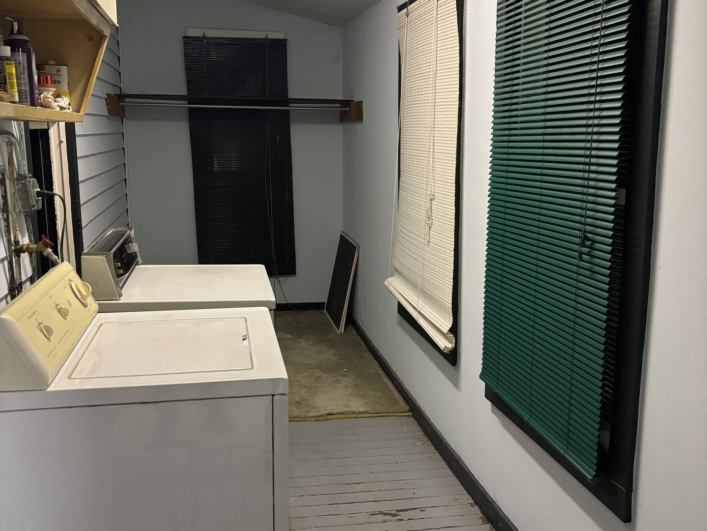 309 North River Road Fox River Grove, IL 60021 - Photo 8 of 13 a utility room with dryer and washer