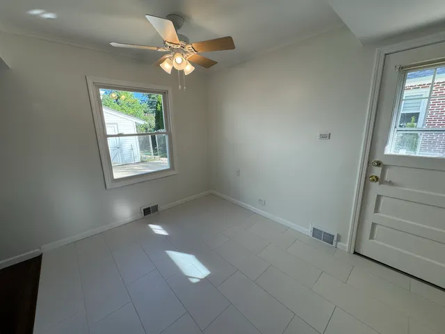 $2,900 | 709 West Glencoe Road, Palatine, IL 60067