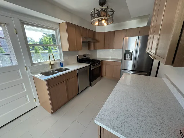 $2,900 | 709 West Glencoe Road, Palatine, IL 60067