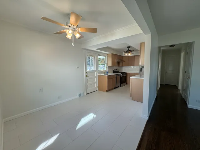 $2,900 | 709 West Glencoe Road, Palatine, IL 60067