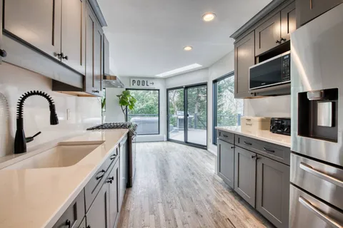 $2,350,000 | 42 Whooping Hollow Road, East Hampton, NY 11937
