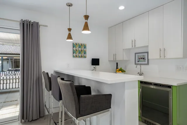 $10,000 | 505 North Camino Real, Palm Springs, CA 92262