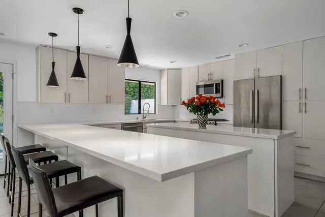 $10,000 | 505 North Camino Real, Palm Springs, CA 92262