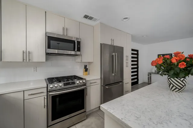 $10,000 | 505 North Camino Real, Palm Springs, CA 92262